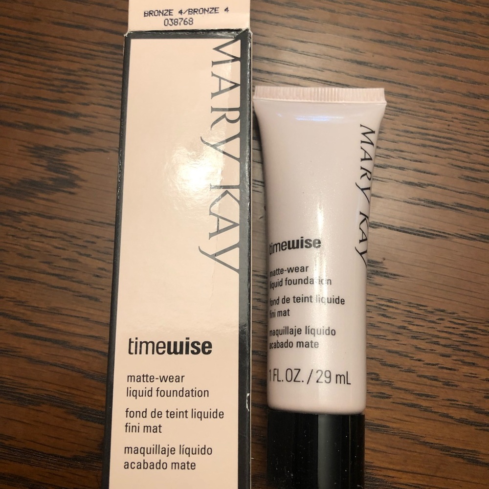 Mary Kay Matte Wear Liquid foundation Bronze 4